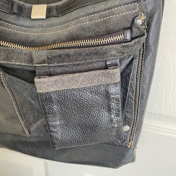 Mandarina Duck Leather Crossbody Bag - Picture 4 of 14